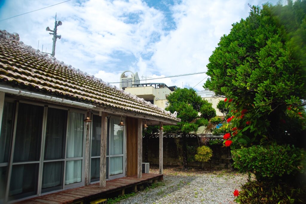 民宿と民泊の違いとは？沖縄の古民家『かめたろうやー』がわかりやすく解説 🏡✨
